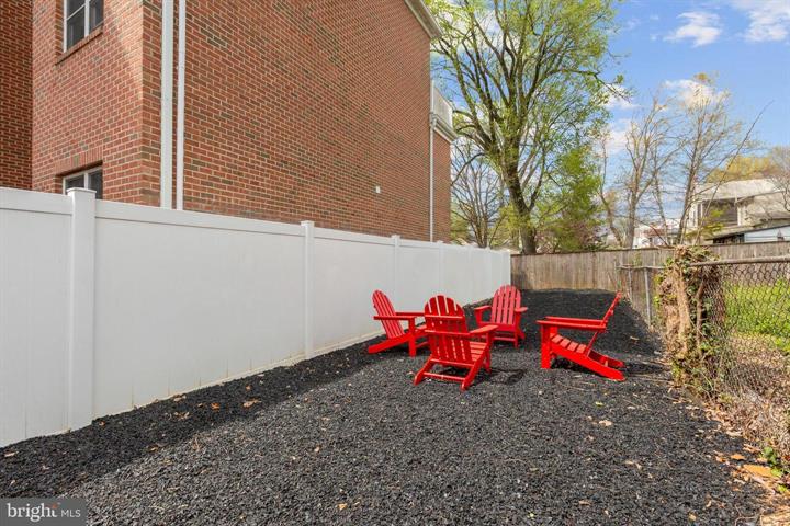 220 West Street — Photo 27